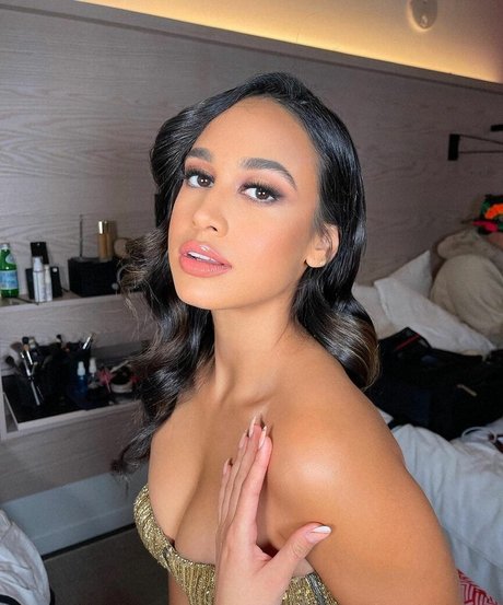 Nahá fotka uniklých OnlyFans od Emily Tosta