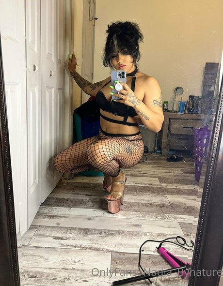 Обнаженная фотография утечки OnlyFans от Nadiabynature
