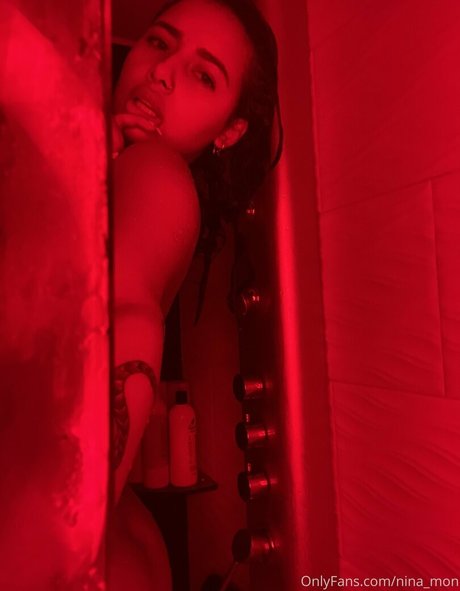 Foto nua vazada do OnlyFans de Ninamon
