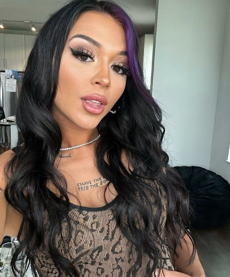 Cora Jade