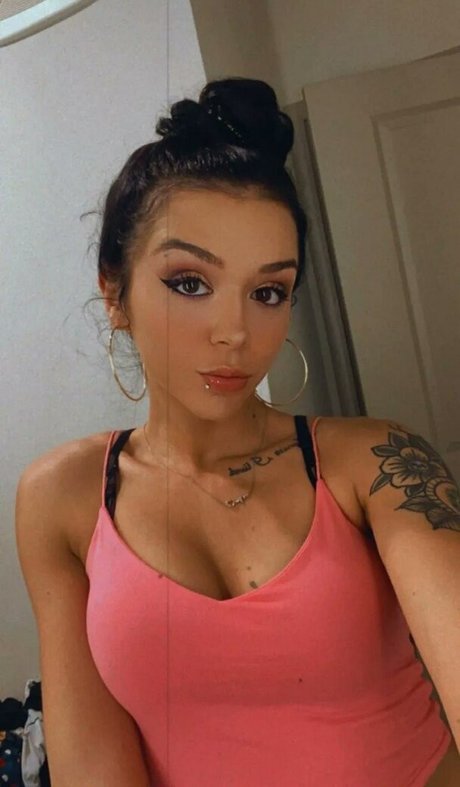 Cora Jade