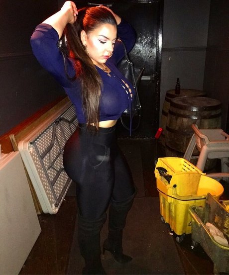 Nahá fotka uniklých OnlyFans od Iloveteniah