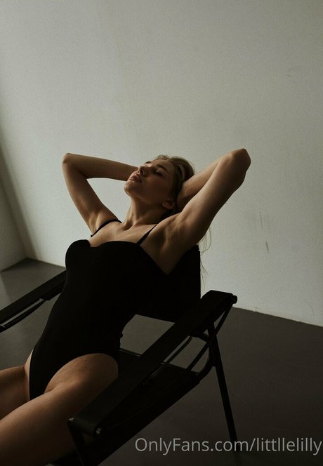 Nahá fotka uniklých OnlyFans od Lilyystar