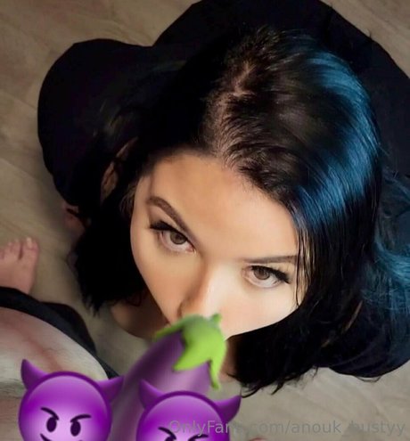 Nøgent lækket OnlyFans-billede af Anoukbustyy