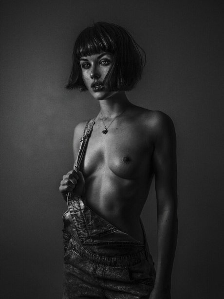 Naken lekkede OnlyFans-bilde av Mfrontmag