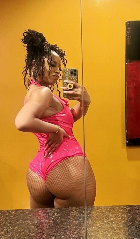 Nahá fotka uniklých OnlyFans od Chloe Bailey