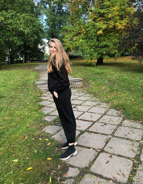 Nahá fotka uniklých OnlyFans od Emilylyy