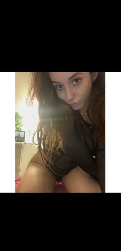 Nahá fotka uniklých OnlyFans od Carinneyy