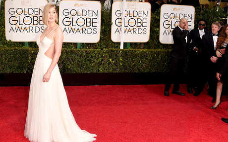 Rosamund Pike OnlyFansリークヌード写真