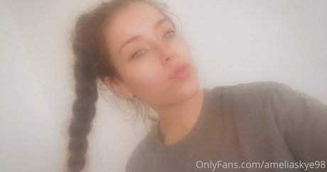 Nahá fotka uniklých OnlyFans od Ameliaskye98