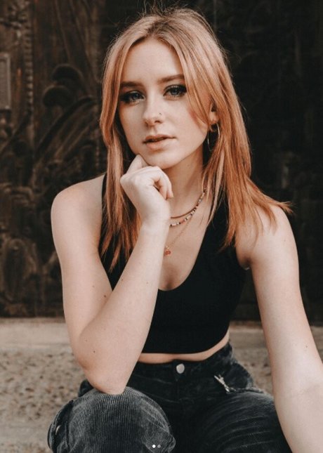 Naken lekkede OnlyFans-bilde av Audra Miller