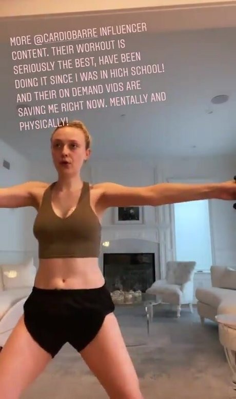 Nahá fotka uniklých OnlyFans od Dakota Fanning