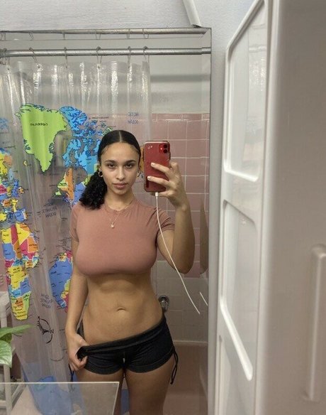 Nahá fotka uniklých OnlyFans od Sarina