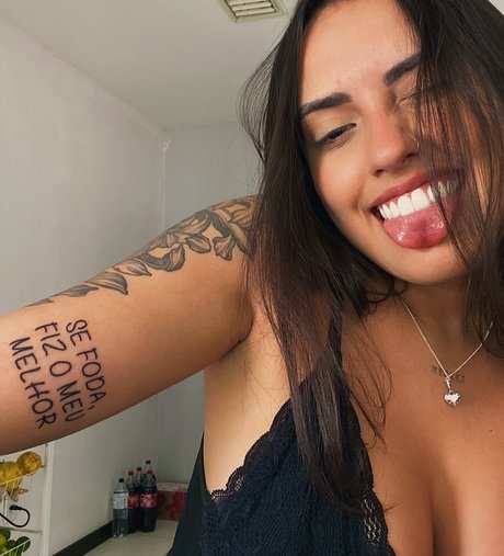 Naken lekkede OnlyFans-bilde av Vitoria Marcilio