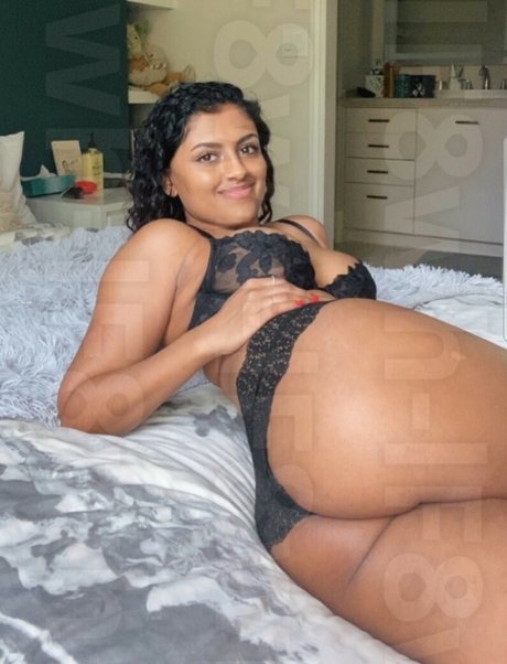 Foto di nudo di fuga di OnlyFans di Yamini Nambimadom