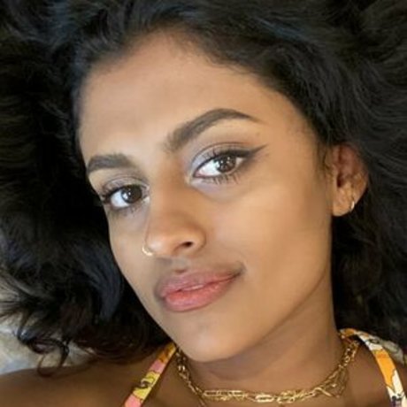Naken lekkede OnlyFans-bilde av Yamini Nambimadom