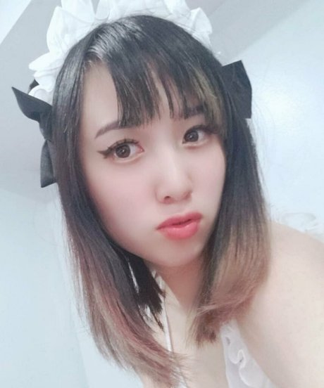 Naken lekkede OnlyFans-bilde av Hinacchifree