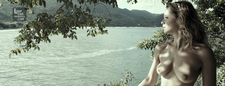 Nahá fotka uniklých OnlyFans od Mariana Ximenes