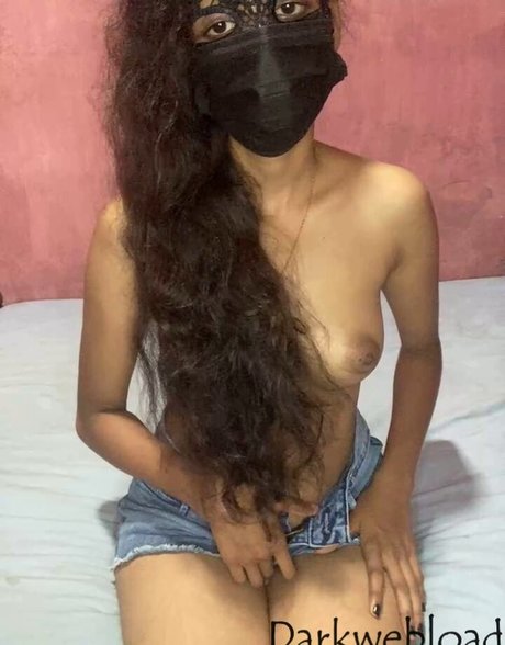 Foto nua vazada do OnlyFans de Sri Lanka