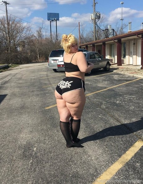 Nahá fotka uniklých OnlyFans od Tinysatan