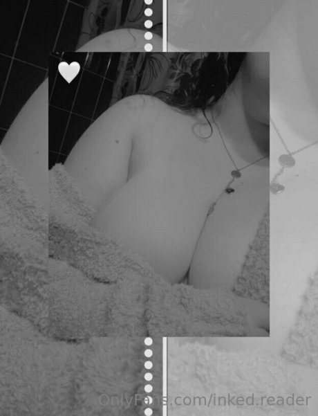 Nahá fotka uniklých OnlyFans od Inkedreader