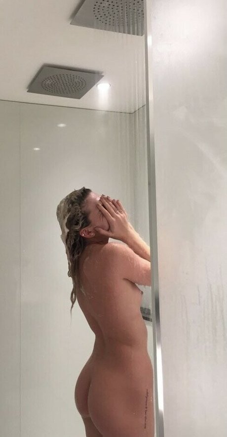 Naken lekkede OnlyFans-bilde av Louisa Johnson