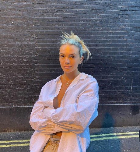 Louisa Johnson OnlyFans 유출 누드 사진