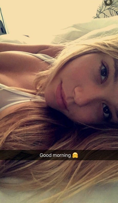Alexis Ren