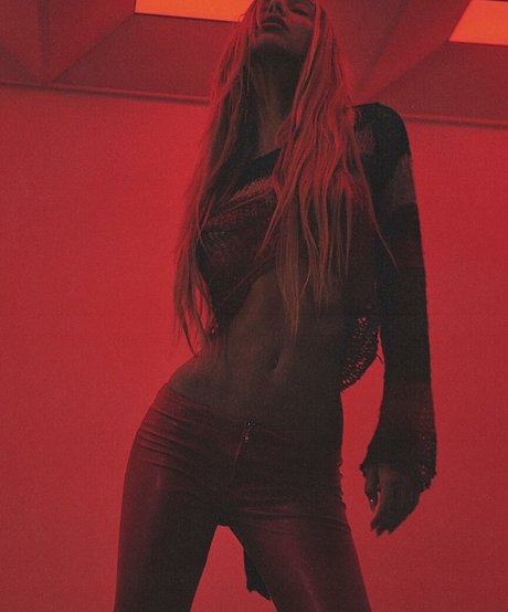 Alexis Ren