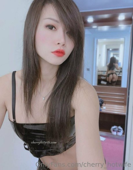 Alaston vuotanut OnlyFans-kuva Cherryhotwife