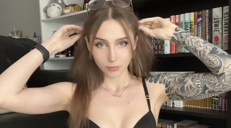 Nahá fotka uniklých OnlyFans od Alliury