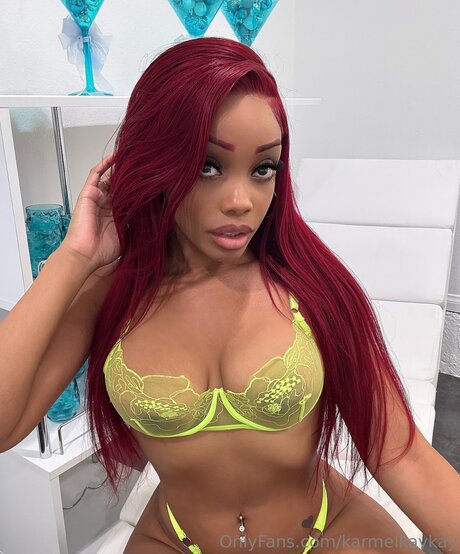 Naken läckt OnlyFans-bild av Karmelkaykay