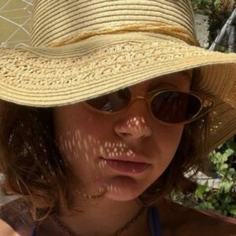 Nacktes geleaktes OnlyFans-Foto von Athena Bloome