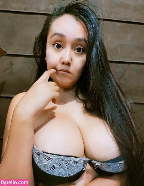 Nahá fotka uniklých OnlyFans od Mizuno Atena