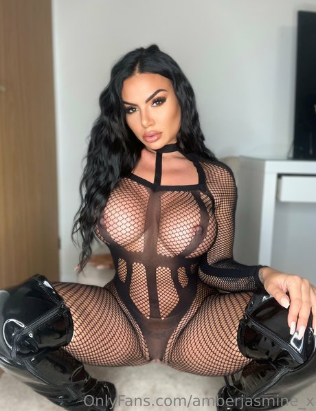 Foto di nudo di fuga di OnlyFans di Amber Jasmine