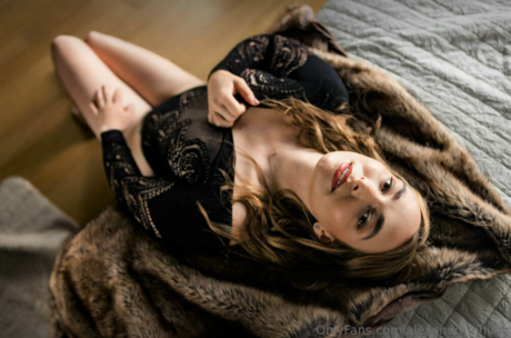 Alexandra M Hunt