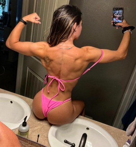 Naken lekkede OnlyFans-bilde av Niksmcfit