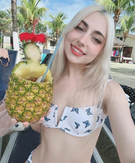 Nahá fotka uniklých OnlyFans od Karrigan Taylor