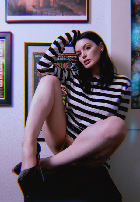 Naken lekkede OnlyFans-bilde av Alissa Noir