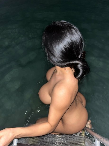 Nahá fotka uniklých OnlyFans od Lily Adrianne