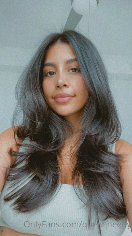 Naken lekkede OnlyFans-bilde av Queen Needy