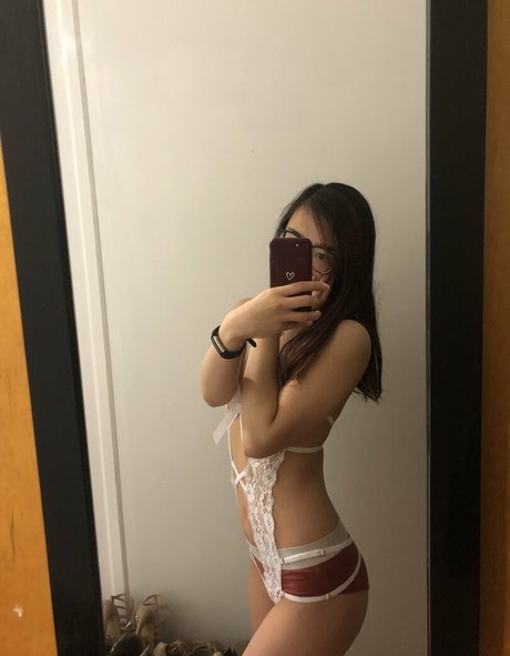Naken lekkede OnlyFans-bilde av Peachbloss