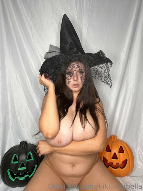 Nahá fotka uniklých OnlyFans od Kiki Isabella
