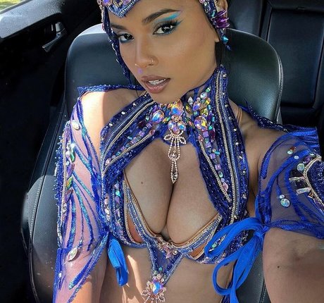 Alasti lekkinud OnlyFans-i pilt Sinead Xia