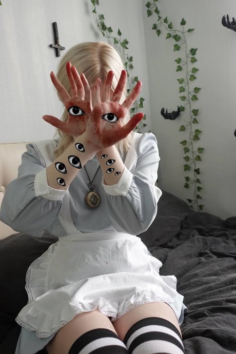Alasti lekkinud OnlyFans-i pilt Allotropp