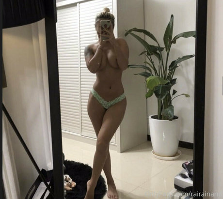 Nahá fotka uniklých OnlyFans od Rairainana