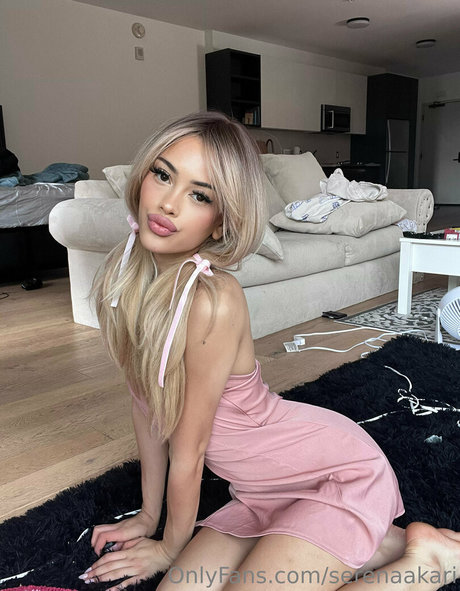 Naken lekkede OnlyFans-bilde av Serenaakari