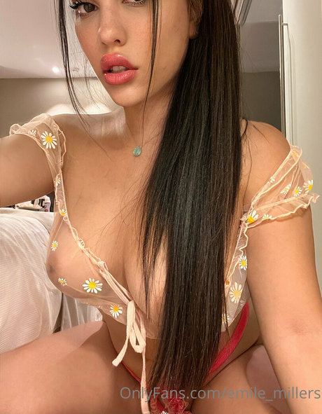 Alaston vuotanut OnlyFans-kuva Emilemillers