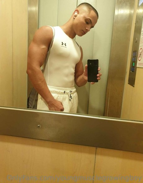 Youngmusclegrowingboy