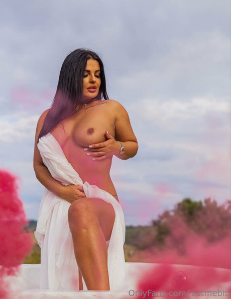 Nahá fotka uniklých OnlyFans od Justmebiu